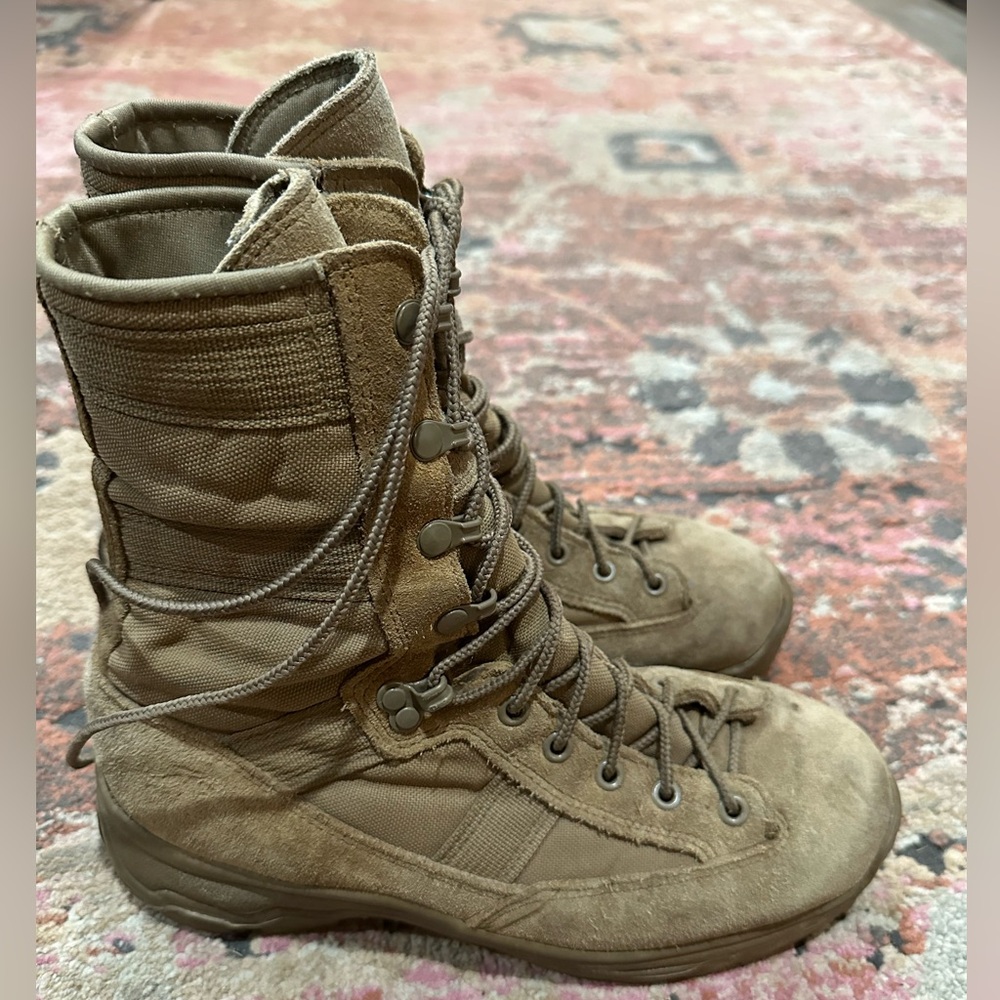Used USMC RECKONING 8" COYOTE HOT EGA Men’s Danner military tactical boots